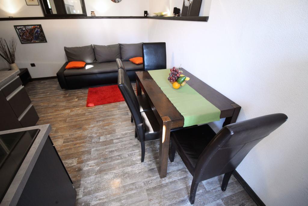 Apartments Nevija Ровин Екстериор снимка